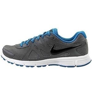 Nike Revolution 2 Sneakers